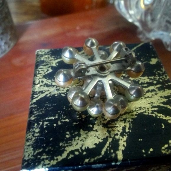 Vintage Pearl Starburst Brooch Pin - Picture 3 of 7